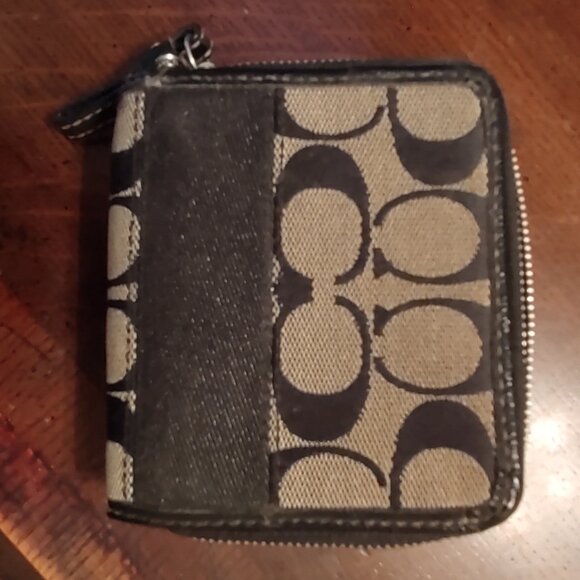 Coach Folding Wallet - Picture 4 of 9